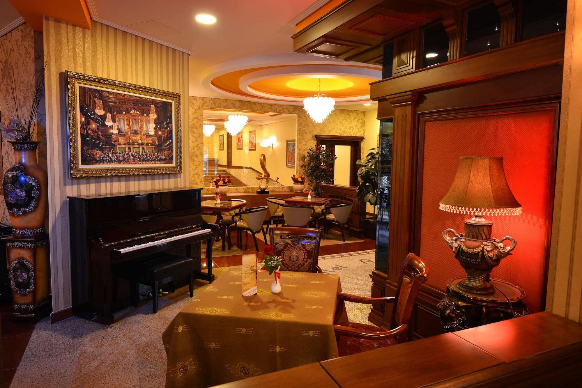Hotel Austria Tirana Exterior photo